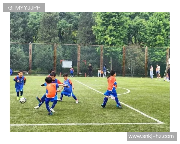 足球小王子的梦想之旅：从草地到绿茵场的成长故事